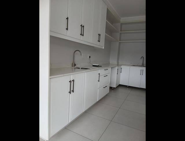 3 BEDROOM APARTMENT FOR SALE IN HOUGHTON
